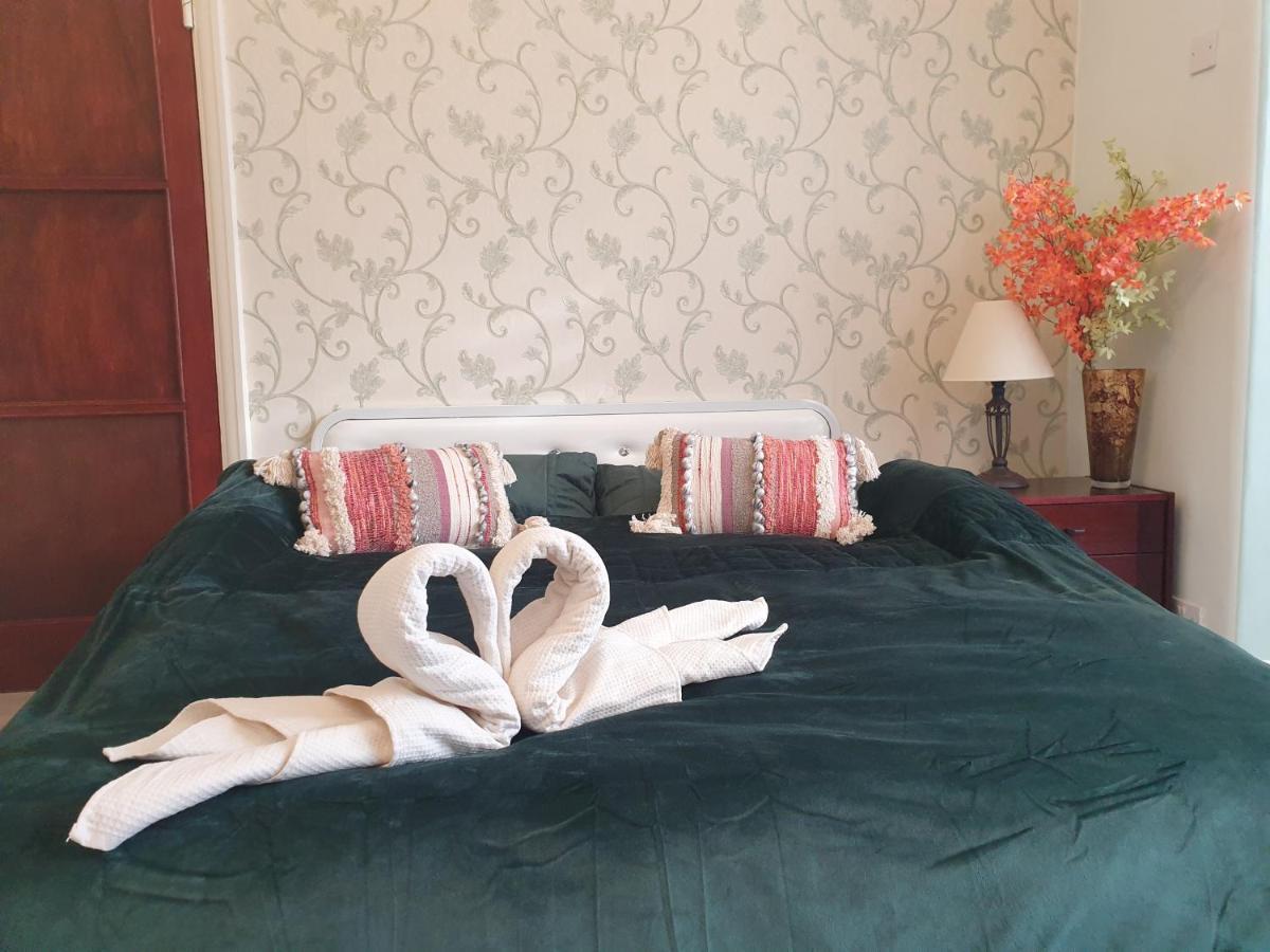 Beautiful Double En-Suite Room, Separate Entrance, Ilford, Central Line Gants Hill, Free Parking Экстерьер фото