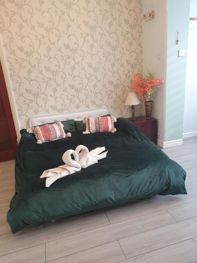 Beautiful Double En-Suite Room, Separate Entrance, Ilford, Central Line Gants Hill, Free Parking Экстерьер фото