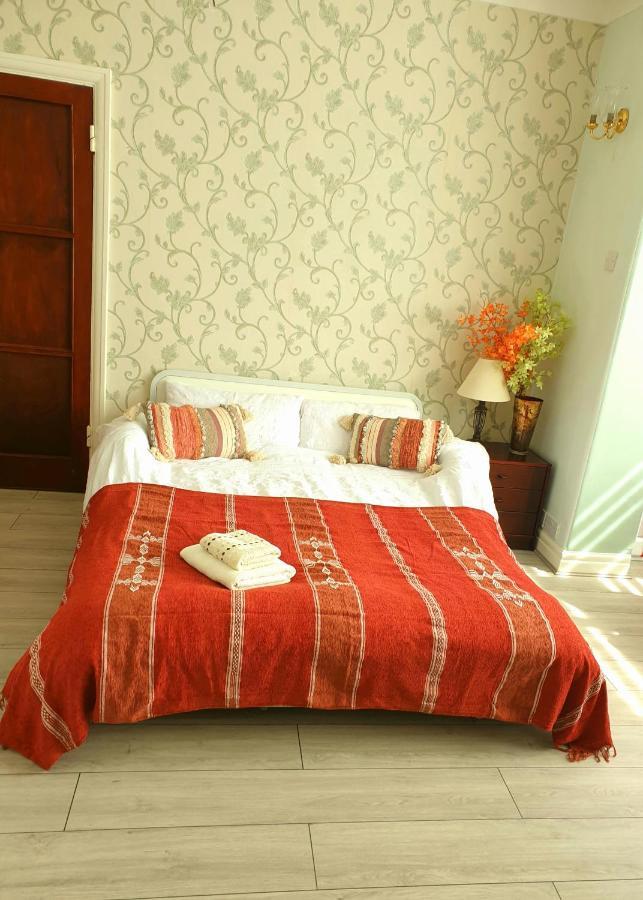 Beautiful Double En-Suite Room, Separate Entrance, Ilford, Central Line Gants Hill, Free Parking Экстерьер фото