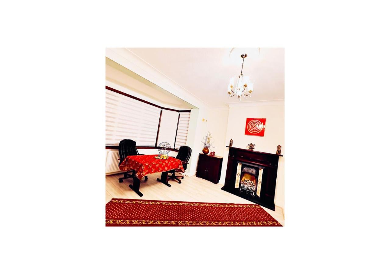 Beautiful Double En-Suite Room, Separate Entrance, Ilford, Central Line Gants Hill, Free Parking Экстерьер фото